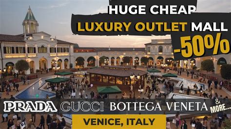 outlet in venice italy